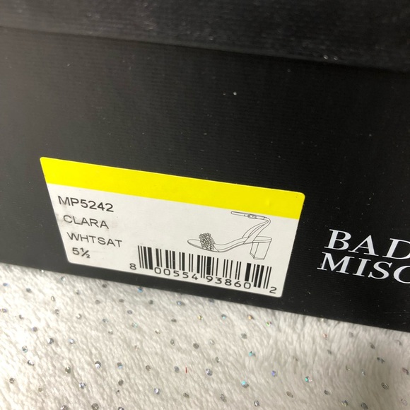 Badgley Mischka Clara Embellished Soft White Block Heel 5.5 NEW - Picture 9 of 9